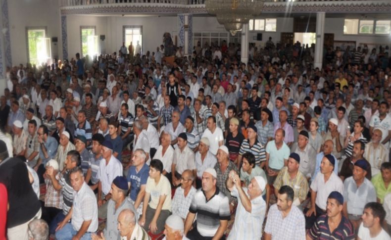Alanya'da 200 yıldır muhafaza edilen Sakal-ı Şerif'e yoğun ilgi