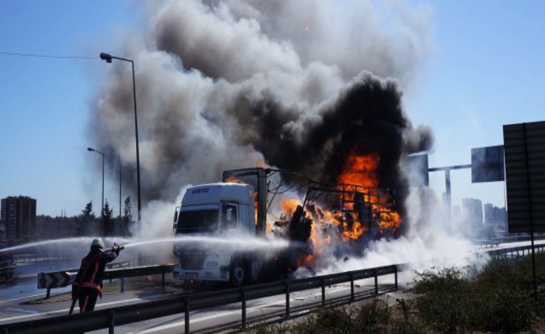 Alev alev yanan TIR, bomba gibi patladı