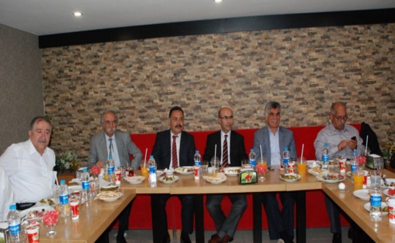 Alevi dedesinin işyeri açılışına Adıyaman protokolü ilgi gösterdi