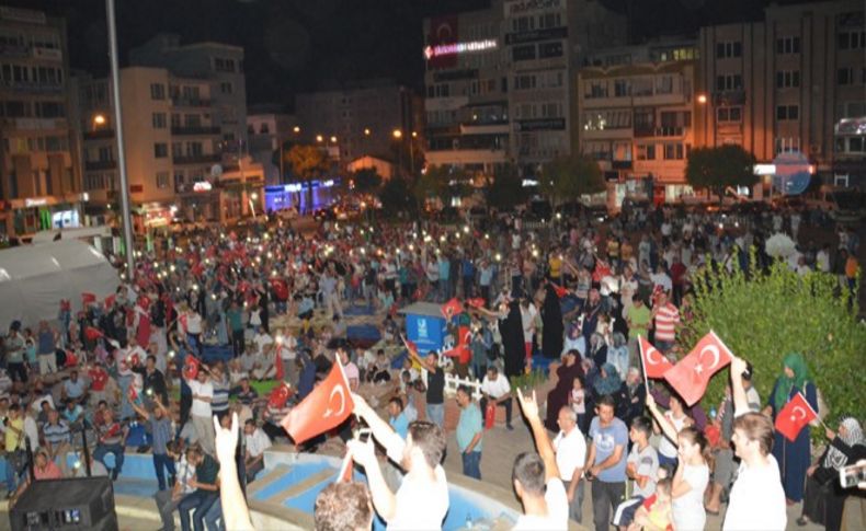 Aliağa’da demokrasi nöbetine devam