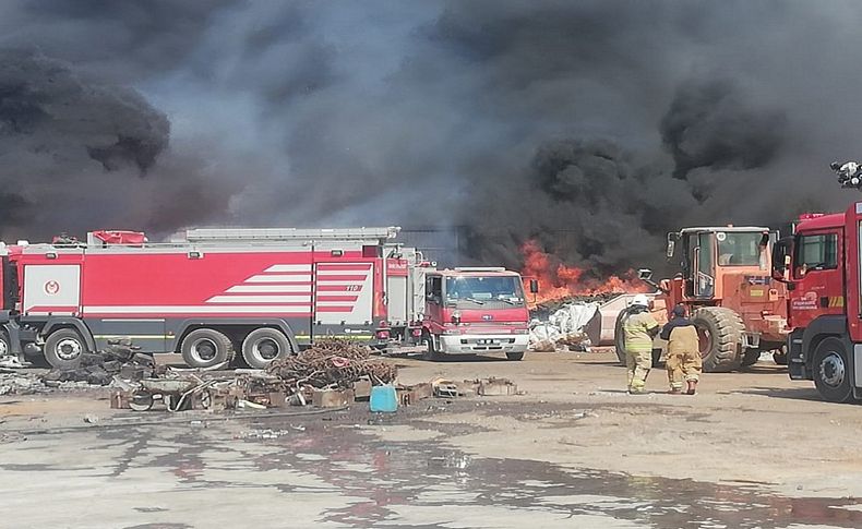 Aliağa'da hurdalık yangını