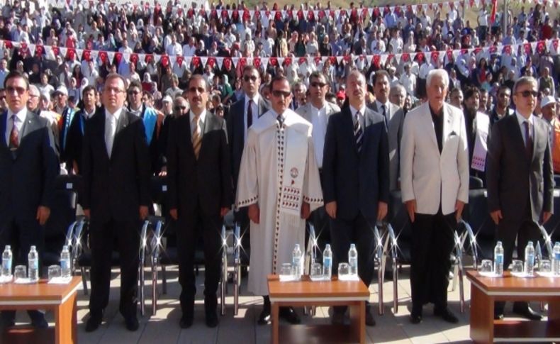 Alparslan Üniversitesi'nde mezuniyet töreni