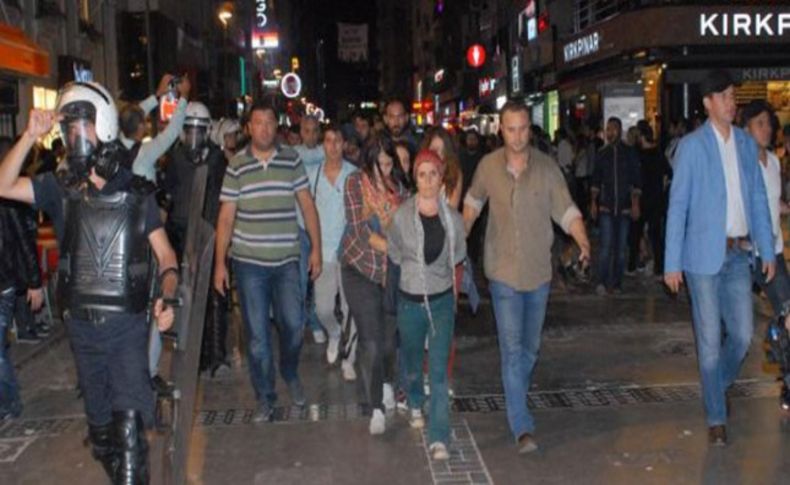 İzmir'de Ankara protestosuna müdahale