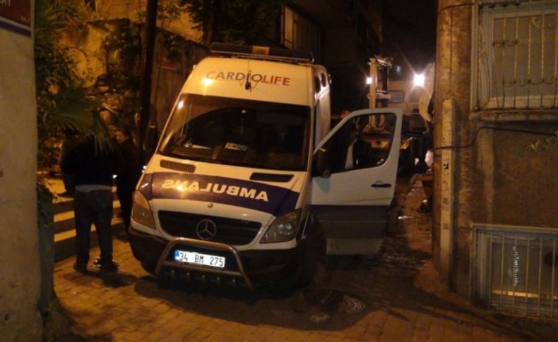 Ambulans yolu kapatınca vatandaşlar 