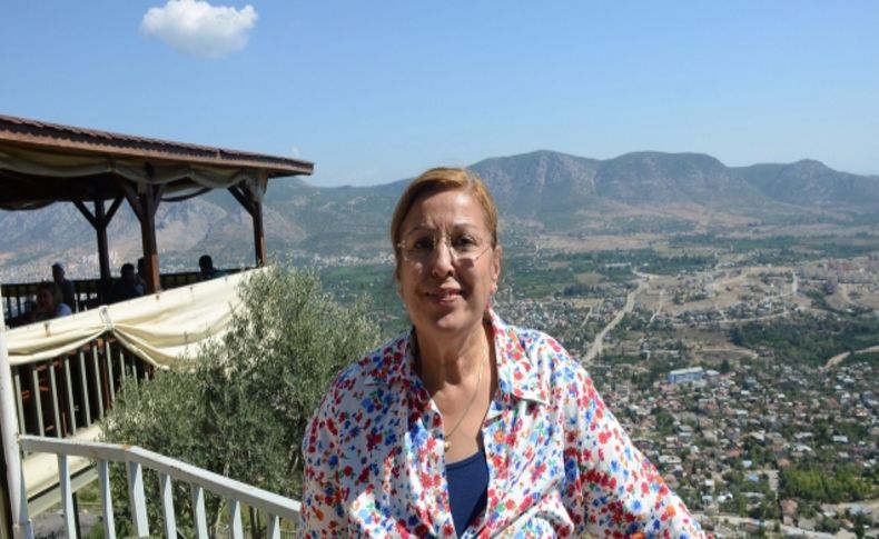 Amerikalı Turistler Kozan'da davul zurna eşliğinde oynadı