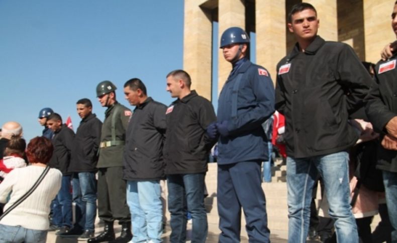 Anıtkabir'deki bu adamlar kim'