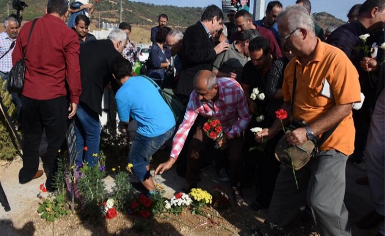 Ankara saldırısında hayatını kaybedenler İzmir'de anıldı