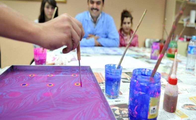 Ankara Sokaklarında Çalışan Çocuklar Merkezi sanat öğretiyor