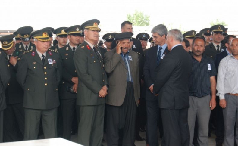 Annenin, şehit oğlunun arkasından acı feryadı: Beni bırakma İbo
