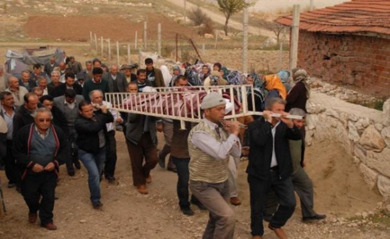 Annesi şiddet gören çocuk baba katili oldu