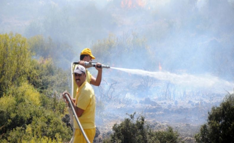 Antalya’da makilik yangını korkuttu, vatandaş evini zor kurtardı