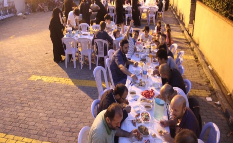 Apartman sakinlerinden geleneksel iftar buluşması