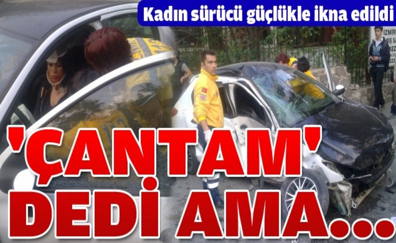 Arabada sıkışan kadın, çantası bulunmadan çıkmak istemedi