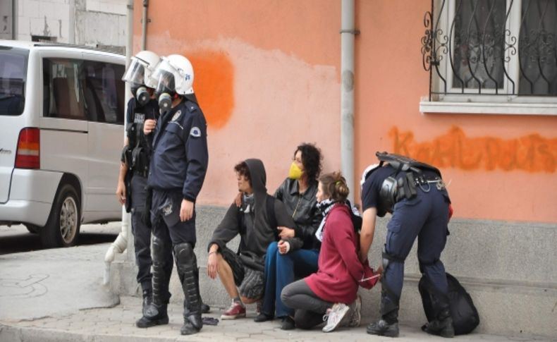 ‘Aranızda provokatörler var’ çağrısına aldırmayan eylemciler polisle çatıştı