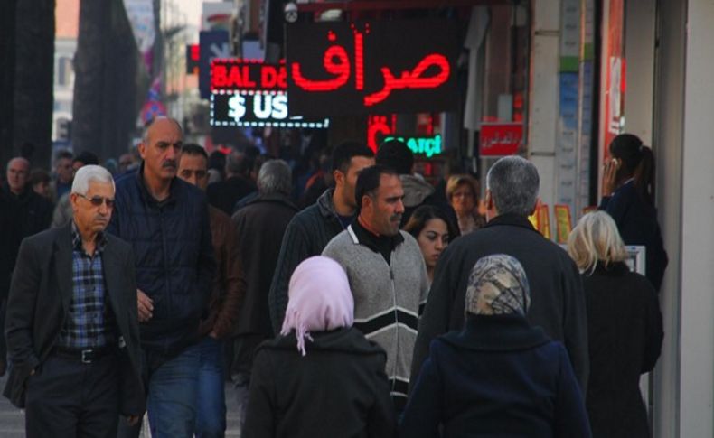 İzmir'de Arapça tabelalar artıyor