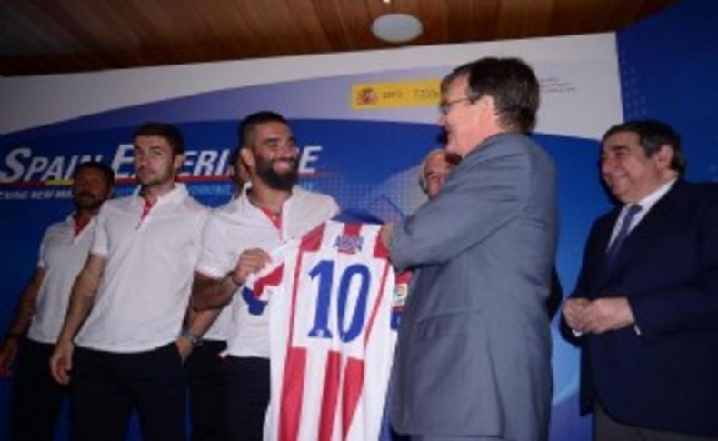 Arda Turan'dan gençlere nasihat : Avrupa'ya gidin