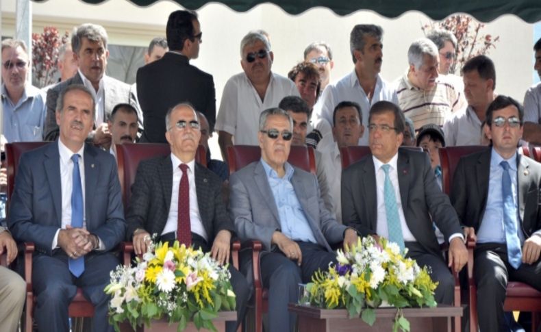 Arınç: Üç seçime girdik, altın kemer bizde, başpehlivan gibiyiz
