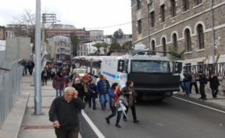 Arızalanan TOMA İzmirlileri yürüttü