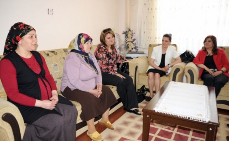 Artvin Valiliği yetkilileri, şehit ve gazi ailelerini ziyaret ediyor