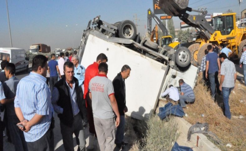 Aşırı hız ve dikkatsizlik iki cana mal oldu