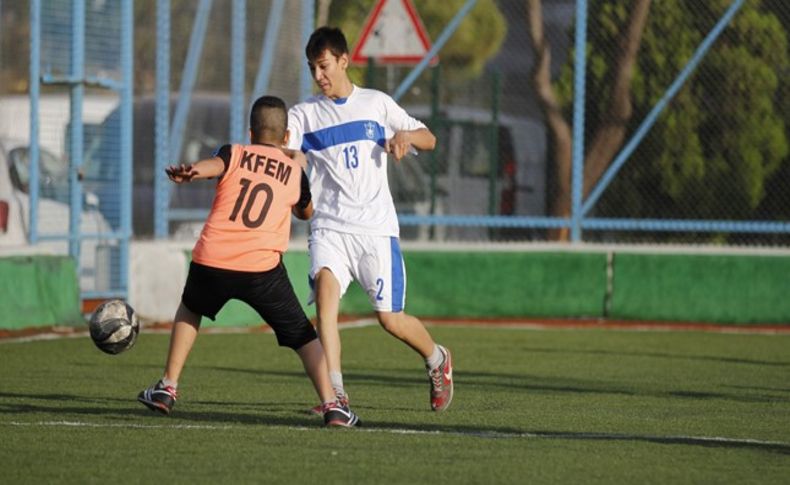 Futbol aşkı engel tanımadı