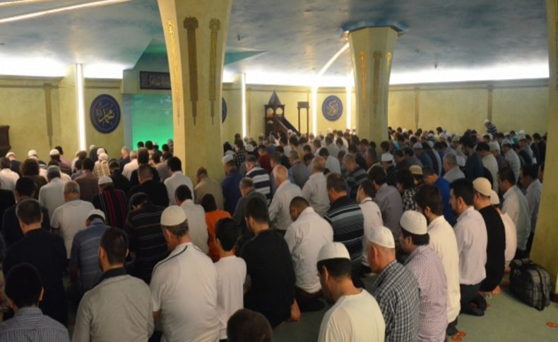 Asya Termal’de hem Teravih hem de Teheccüd Namazı hatimle kıldırılıyor