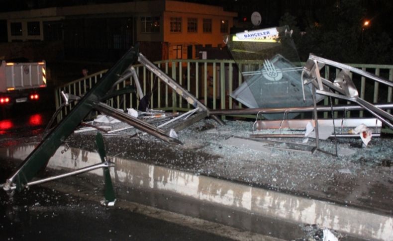Ataşehir’de yolcu otobüsü durağa daldı: 1 yaralı