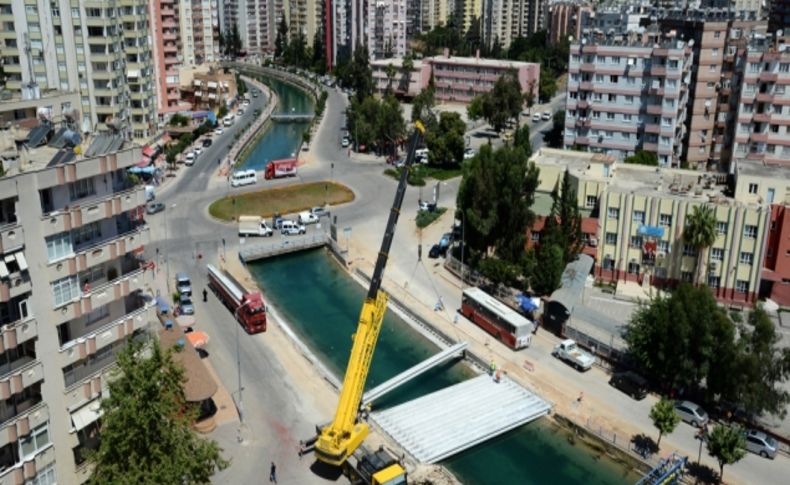 Atatürk Caddesi’ni Kenan Evren’e bağlayacak köprünün yapımı sürüyor