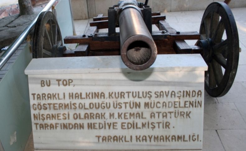 Atatürk'ün Taraklı'ya hediye ettiği tarihi topun bakımı yapıldı