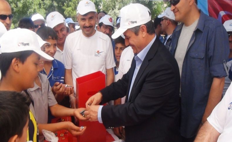 Atık pilleri şapkaya, atık yağları tişörte dönüştürdüler