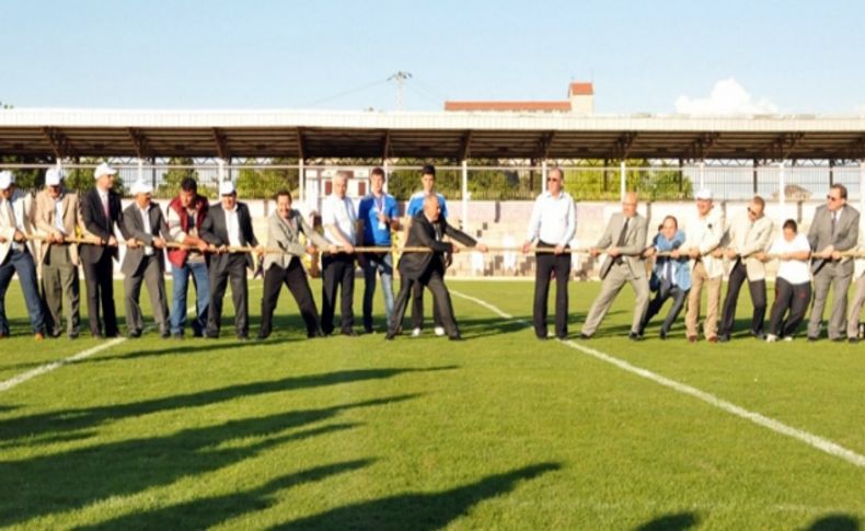 ATSO'nun spor oyunlarında protokol halat çekme yarışı yaptı