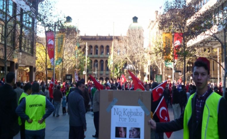 Avustralya'daki Türkler, eyalet meclisinin sözde soykırım kararını protesto etti