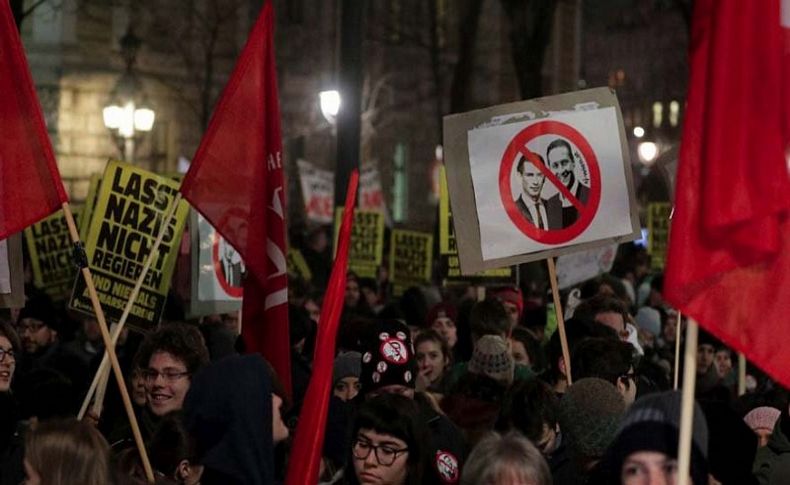 Avusturya halkı Türkiye karşıtı başbakana karşı sokaklarda