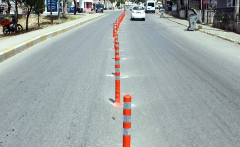 Ayvalık’ta en çok trafik kazasının yaşandığı cadde ikiye bölündü.