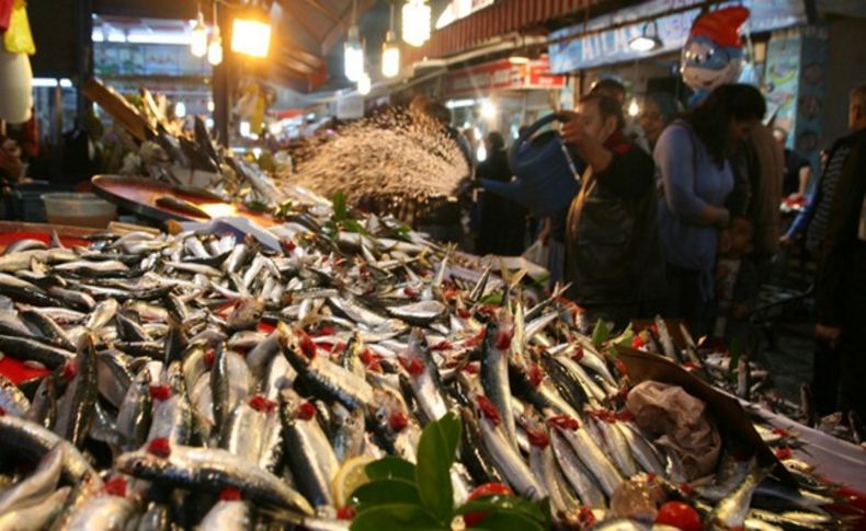 İzmir'de balık çok, tüketen yok!