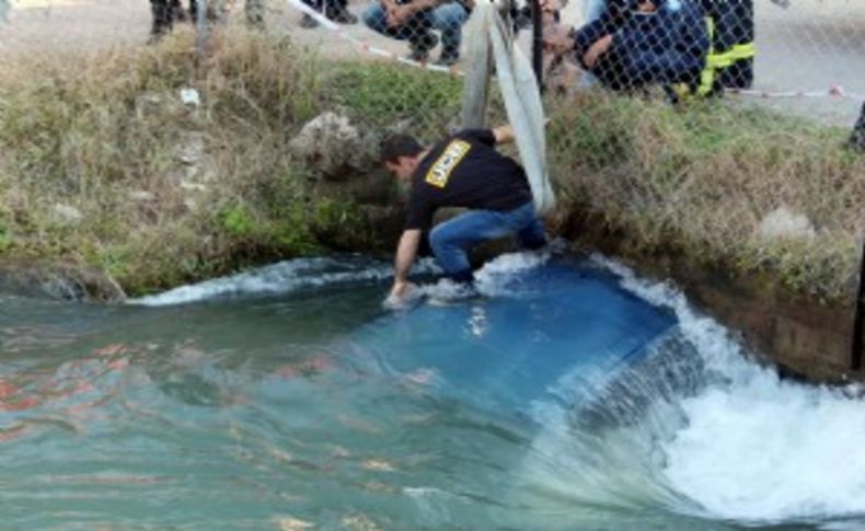 Otomobille kanala uçtu, ağaç dalıyla kurtarıldı