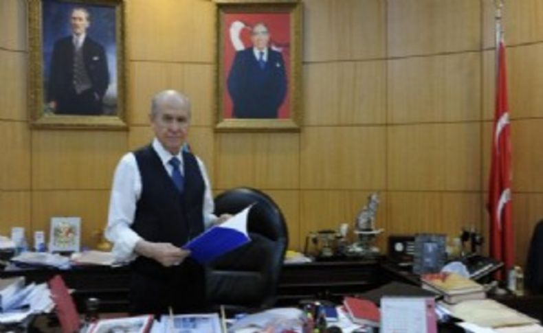 Bahçeli ceketini çıkardı