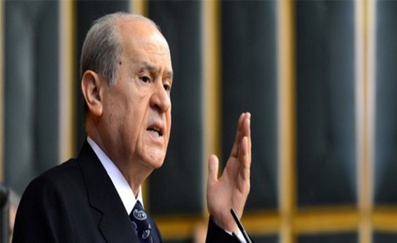 Bahçeli Davutoğlu'nu önce eleştirdi, sonra destekledi