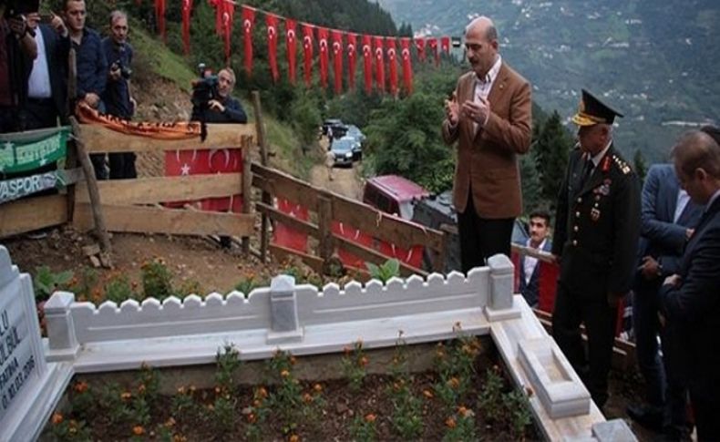 Bakan Soylu, Eren Bülbül'ün kabrini ziyaret etti