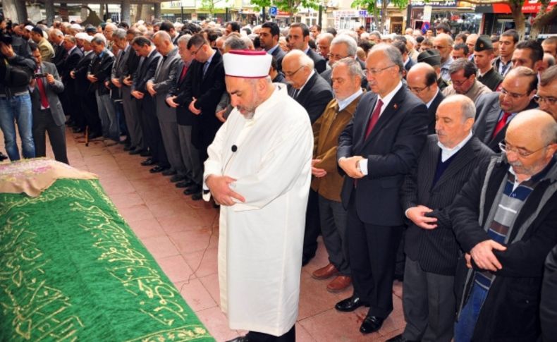 Bakan Avcı, Manisa’da Rektör Akan’ın annesinin cenaze namazına katıldı