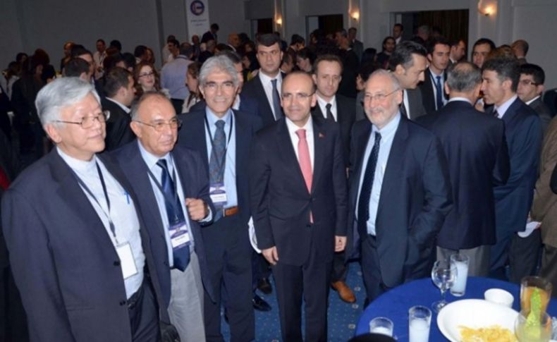 Bakan Şimşek’ten 'TLzone' yorumu: şu an gündemimiz bu değil