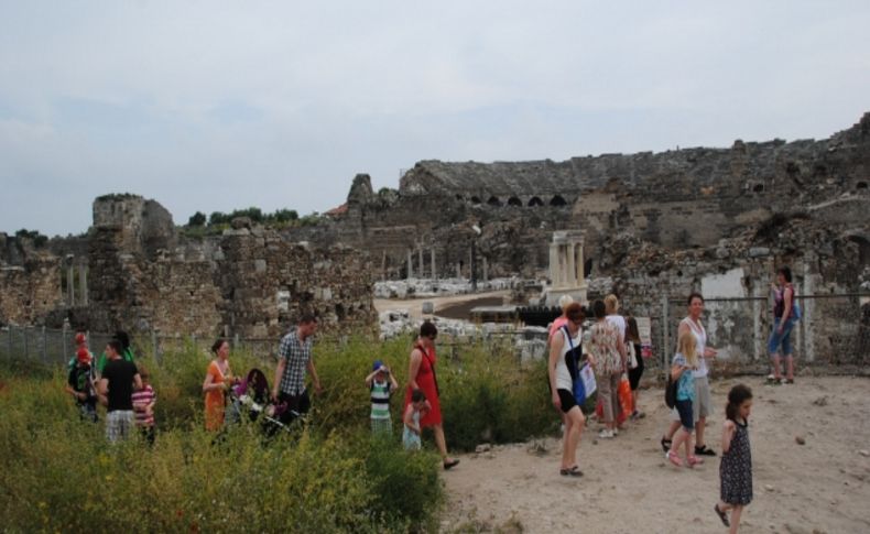 Bakan Yardımcısı Arıcı: Side Antik Kent, kültür turizminde öncü