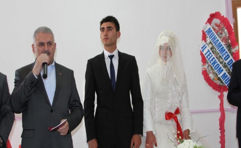 Bakan Yıldırım nikah şahidi oldu, evli çiftlere nasihatlerde bulundu