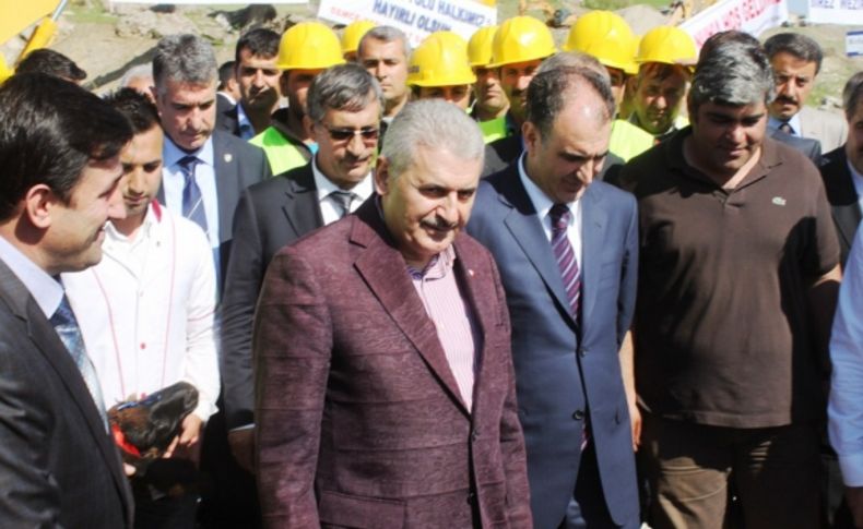 Bakan Yıldırım, Şırnak-Van yolunun temel atma törenine katıldı