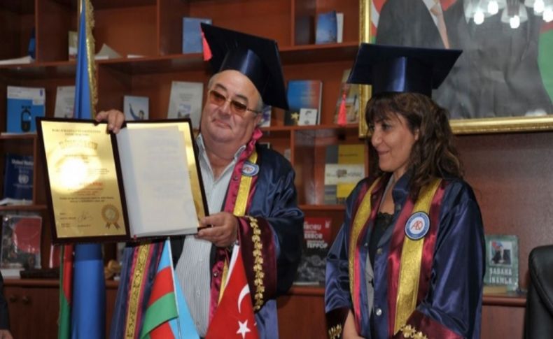 Bakü Avrasya Üniversitesi’nden Rektör Attar’a fahri doktora ünvanı