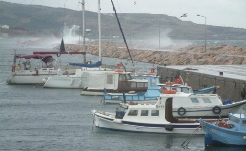 Bandırma’da deniz ulaşımına fırtına engeli