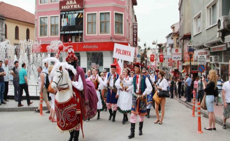 Bartın 31. Kültür Sanat Turizm ve Çilek Festivali başladı