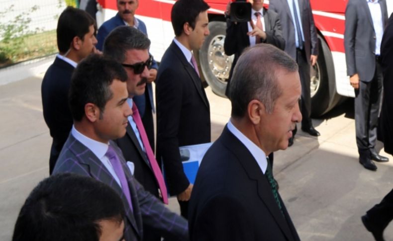 Başbakan Erdoğan Malatya'da yol üstünde bekleyen vatandaşların sorununu dinledi