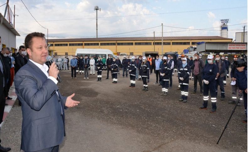 Başkan Aksoy belediye çalışanlarının 1 Mayıs’ını kutladı