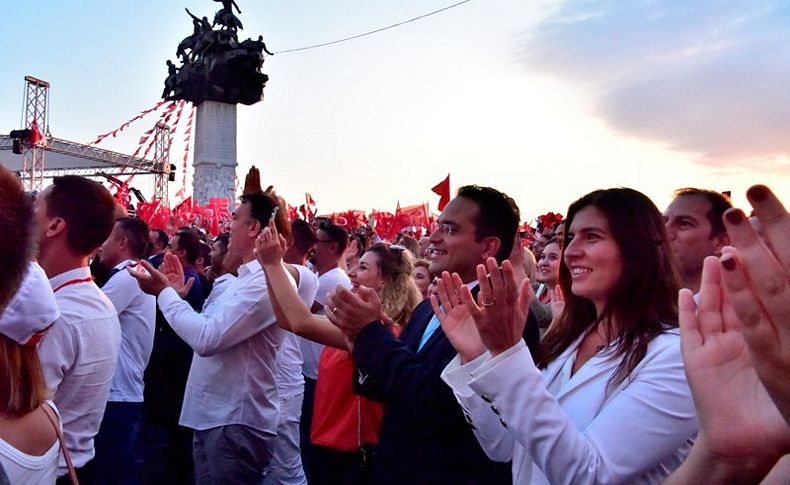 Başkan Atila'dan miting değerlendirilmesi; Değişim yolunda...